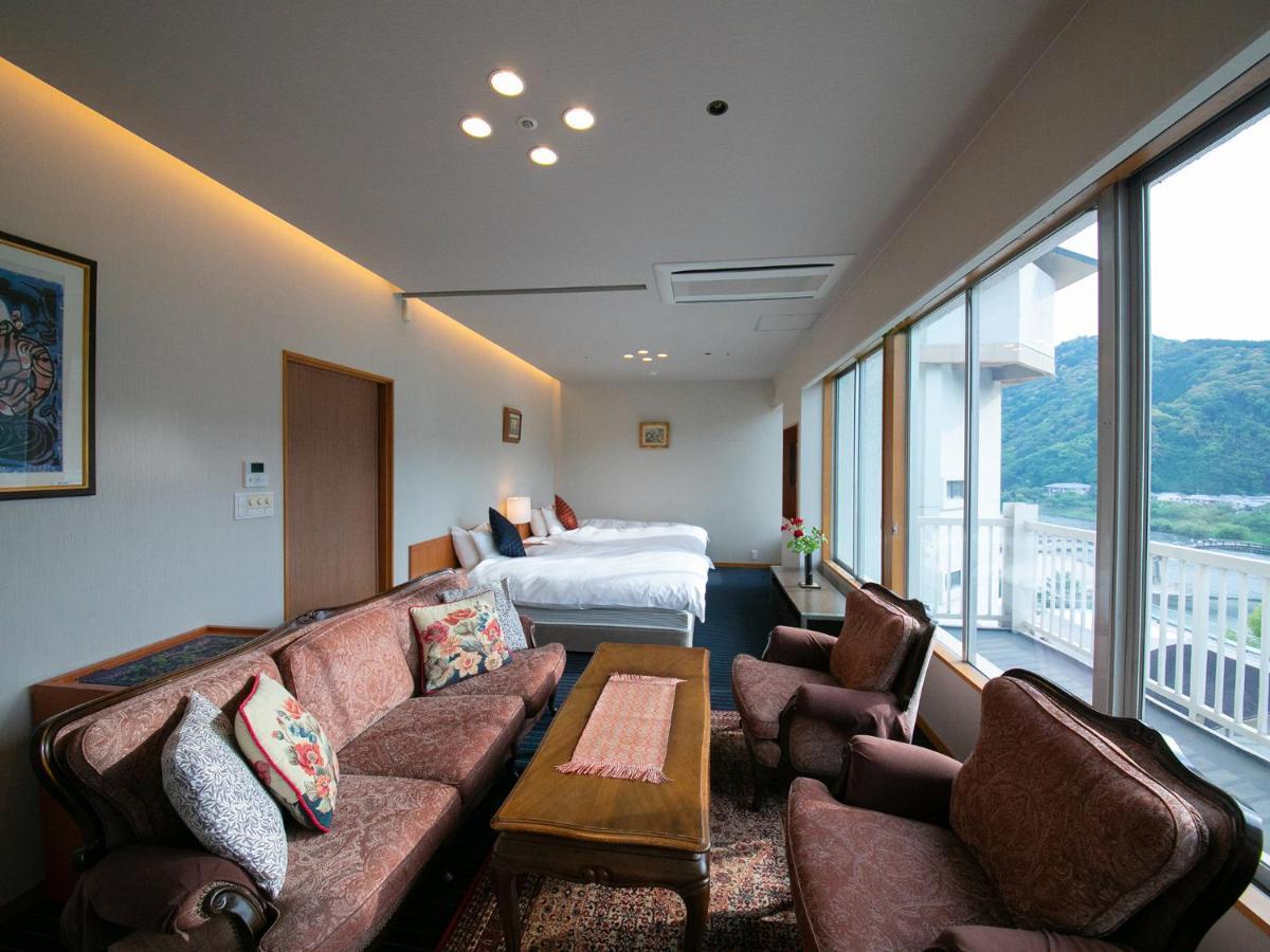 Iwakuni Kokusai Kanko Hotel Luaran gambar